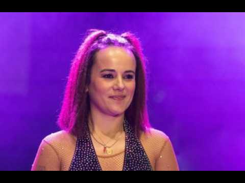VIDEO : Alize victime de grossophobie : arrtons de figer les corps des femmes  15 ans