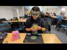 VIDÉO. Une championne de Rubik's cube® nous fait une démonstration à l'aveugle