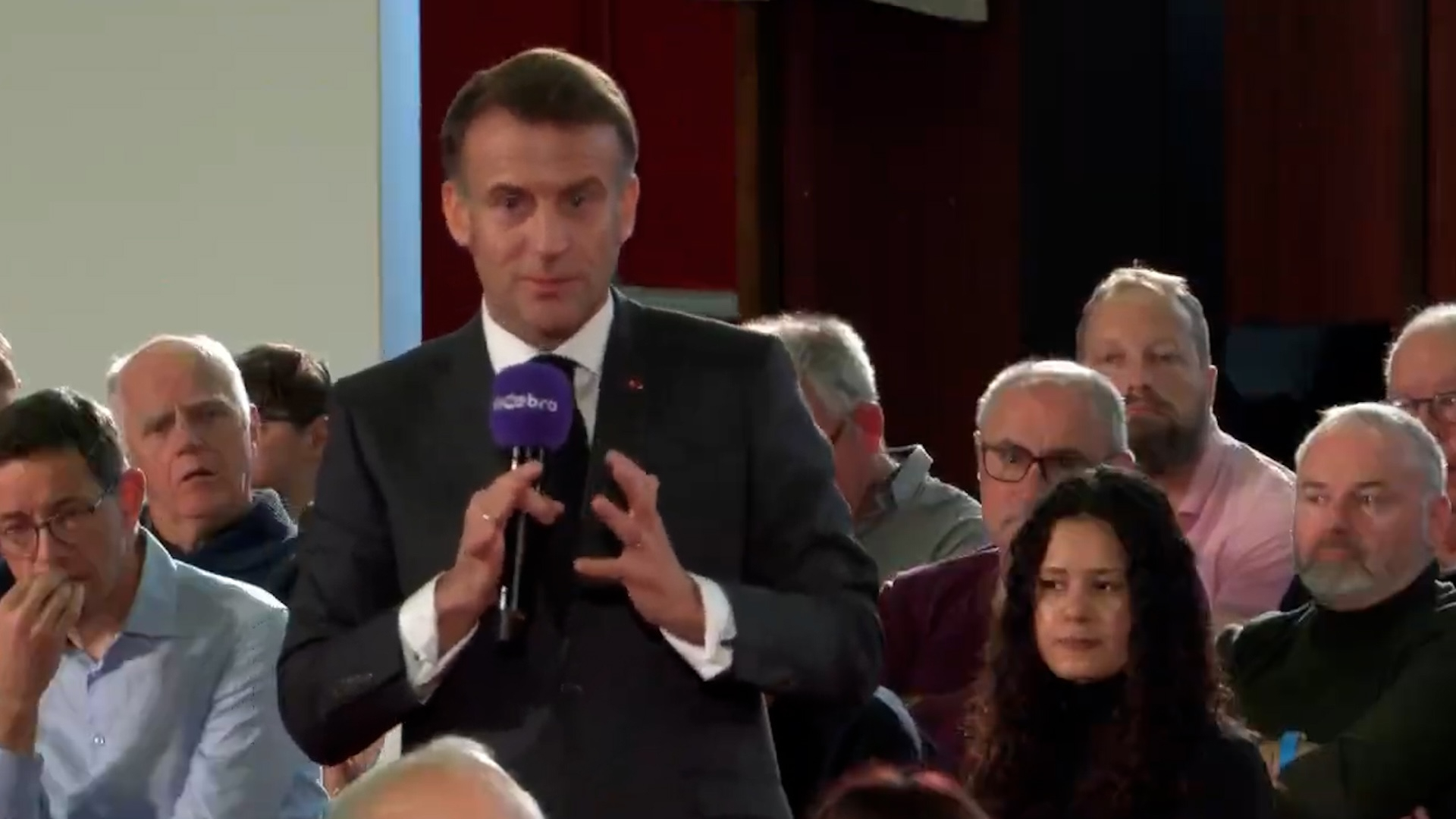 Face aux lecteurs EBRA. $content.TitleNoTags