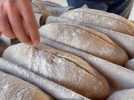 VIDÉO. Dans cette petite commune de Loire-Atlantique, faute de boulangerie, on cuit le pain dans le four du village