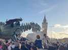 Spectacle du Varan à Calais : scène "initiation à l'eau" entre le Dragon et le Varan