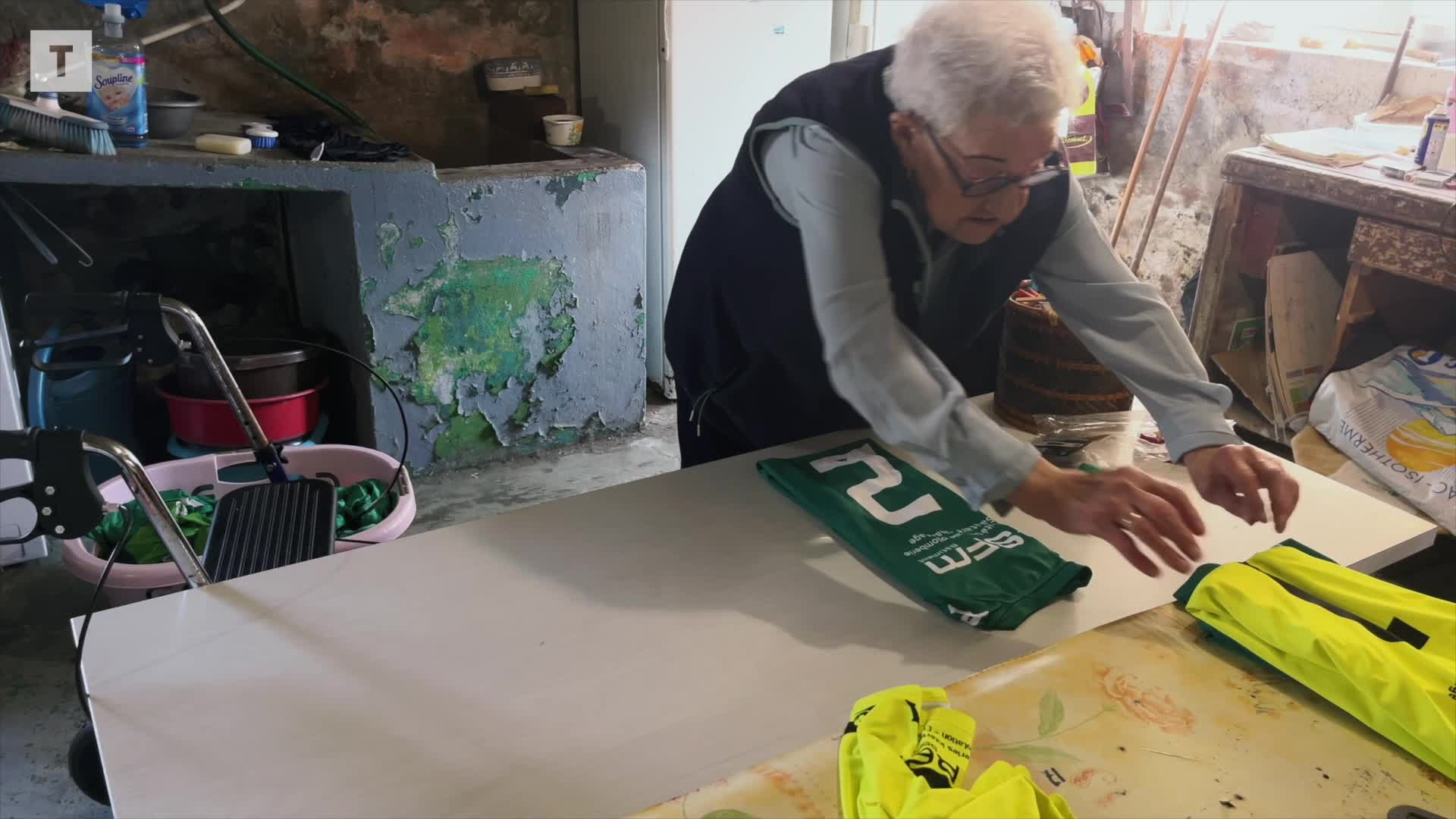 En 40 ans, Yvette a lavé plus de 50 000 maillots pour son club de foot [Vidéo]