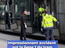 Un véhicule utilitaire a heurté une rame de tram qui remontait en direction de Nice-Nord vers 9h30