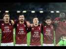 Ligue 1 : les joueurs du FC Metz fêtent leur victoire contre Nice avec leurs supporters