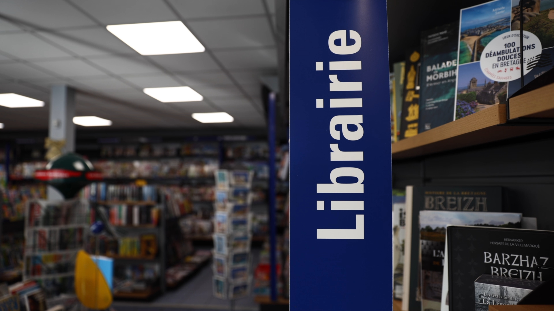 « Le 31 décembre, je trayais mes vaches, le 2 janvier, j’étais libraire » : à Locminé, la nouvelle vie de Jean-François Jambou [Vidéo]