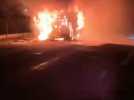 Impresionnant incendie : un bus scolaire prend feu à Hames-Boucres