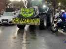 Une dizaine de tracteurs de la Coordination rurale descend la rue Baudimont à Arras