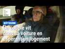 Sur un parking, à Béthune, un couple vit dans sa voiture en espérant un logement