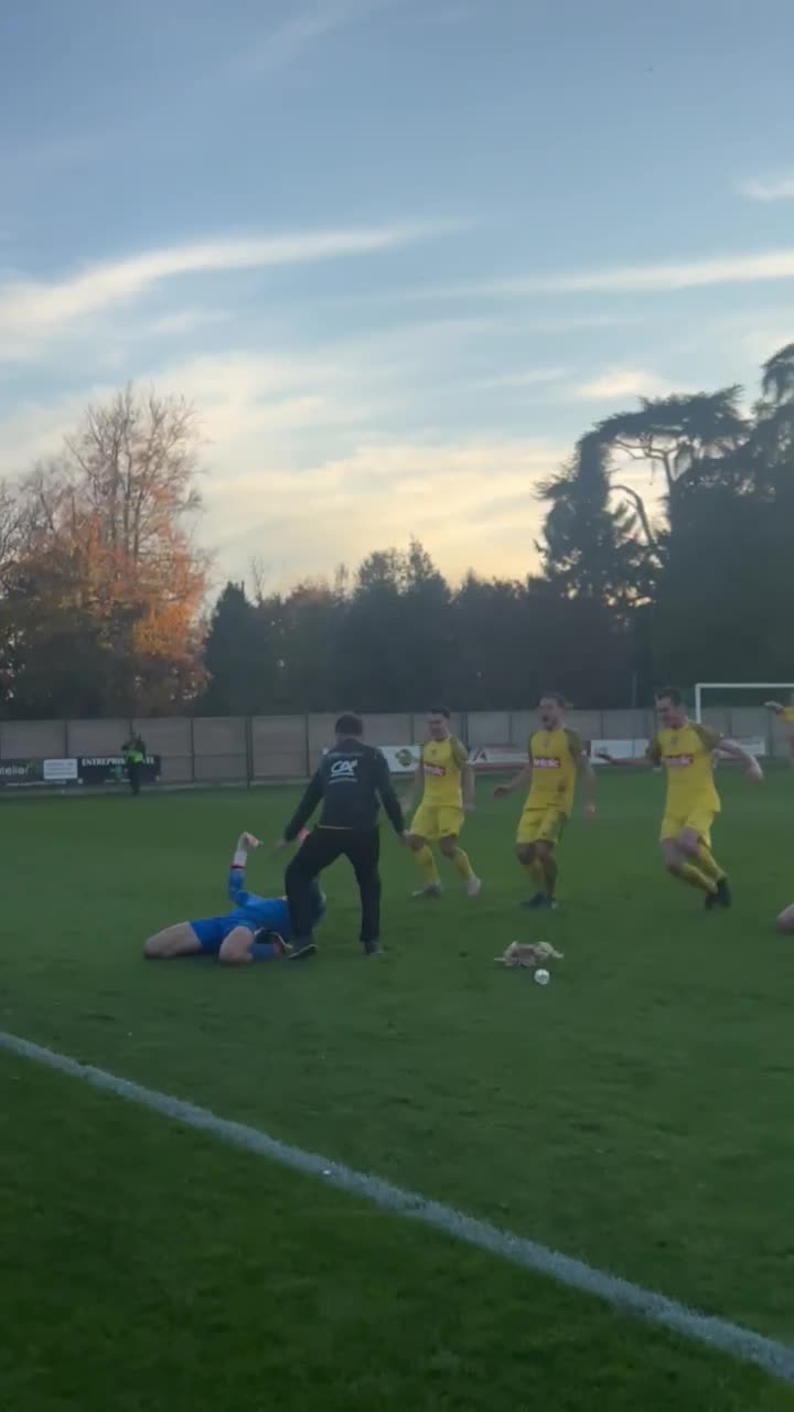 Coupe de France : revivez en vidéo l'incroyable ciseau retourné du gardien de Plouvorn face à Vitré