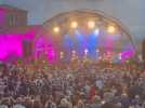 VIDÉO. Festival des Sables en Vendée : Anne Sila et Patrick Bruel font le show en ouverture