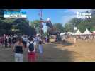 Gare au Gorille ! Avec ses 5 mètres de hauteur, c'est la mascotte du festival