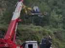 Spectaculaire - Que faisait cette pelle araignée dans les airs aux abords du tunnel de Cornil sur la RD 1089 en Corrèze ?
