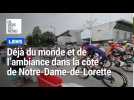 Déjà du monde et de l'ambiance dans la côte de Notre Dame de Lorette
