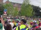 Tour de France à Lille : Les coureurs posent devant le public Porte de Paris