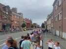 Tour de France : la foule se rassemble rue de Lille à Bailleul