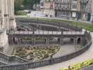 Le passage du Tour de France vu d'un balcon de la Porte de Paris