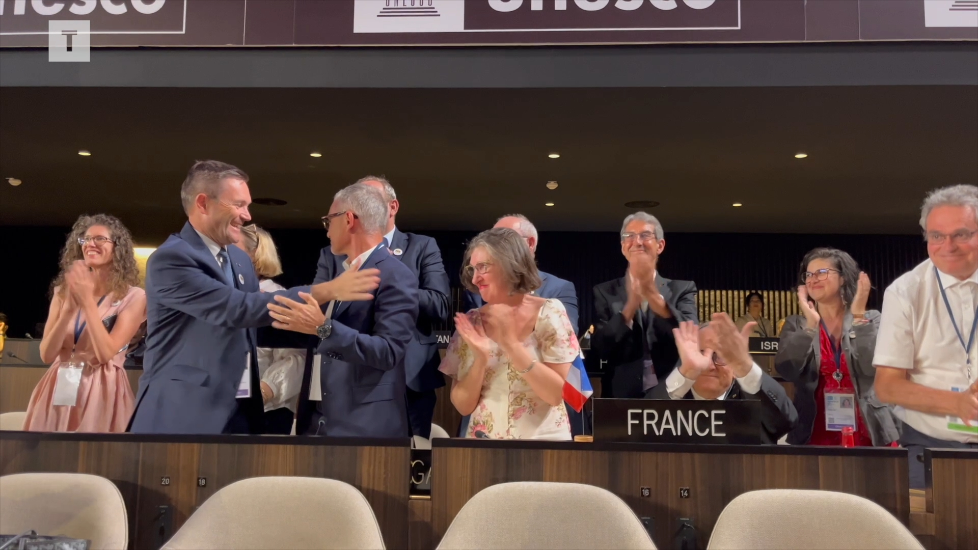 Une « joie extatique », des larmes et un bagad devant la Tour Eiffel : les mégalithes de Carnac classés au patrimoine mondial de l'Unesco