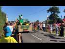 VIDÉO. Grosse ambiance dans le fan club de Kévin Vauquelin pour le passage de la caravane du Tour