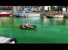 VIDÉO. Le collectif écologiste Extinction Rebellion colore l'eau du port de Saint-Brieuc
