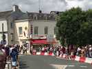 VIDÉO. L'arrivée de la caravane du Tour de France féminin dans Châteaubriant