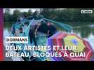Un bateau artistique à quai à Dormans
