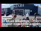 Le Relais manifeste devant Kiabi et Decathlon pour demander plus de moyens