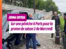 Jenna Ortega arrive dans une péniche sur les quais pour faire la promotion de la série mercredi saison 2 à Paris