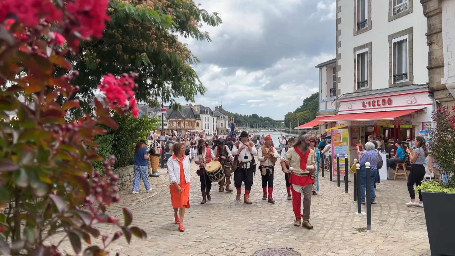 La Bretagne terre d'accueil pour les vacances adaptées, Brest écoute ses canalisations pour mieux repérer les fuites : T dans l'actu fait le tour de l'info en vidéo