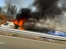 Un véhicule en feu sur l'autoroute A9