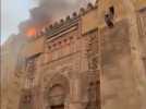 Une célèbre mosquée-cathédrale en proie aux flammes en Espagne