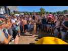 Le chanteur de Komodrag and the Mounodor finit le concert dans le public de Fête du Bruit
