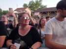 Des gens heureux au Tribute festival