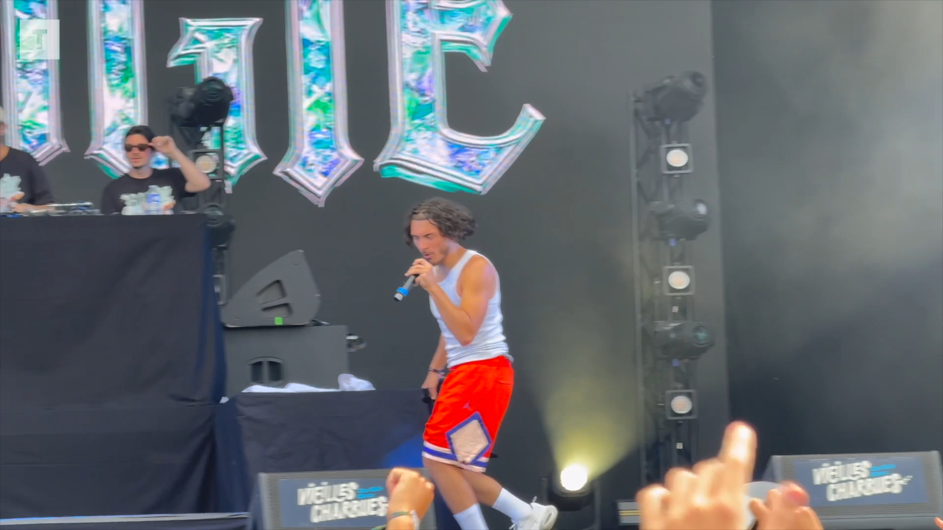 « C'est LA pépite du festival ! » : Boogie réveille les Vieilles Charrues et lance plusieurs pogos [Vidéo]