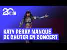Katy Perry manque de chuter en plein concert