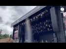 VIDÉO. Festival Beauregard : de grands rideaux d'eau tombe du toit, un concert interrompu