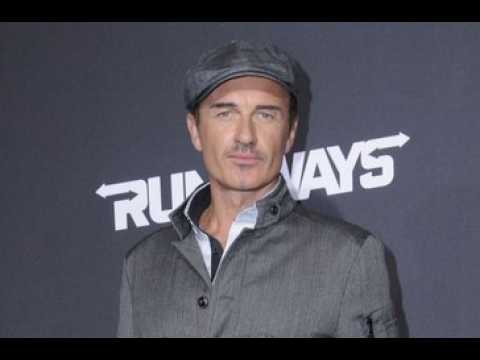 VIDEO : Mort de Julian McMahon : la mre de s…