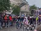 Les coureurs du Tour de France sur la place d'Armes à Valenciennes