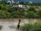 VIDÉO. Vietnam : en pleine inondation, il sauve des enfants avec son drone