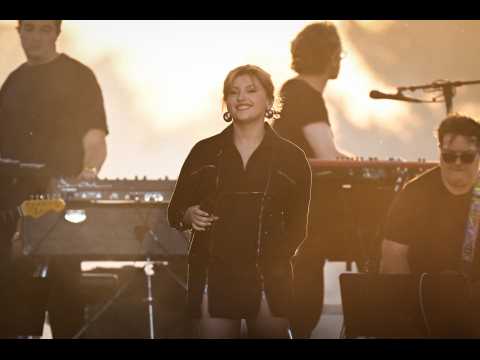 VIDEO : Marine dvoile son premier album: 