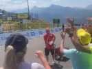 Distribution de goodies sur la ligne d'arrivée
