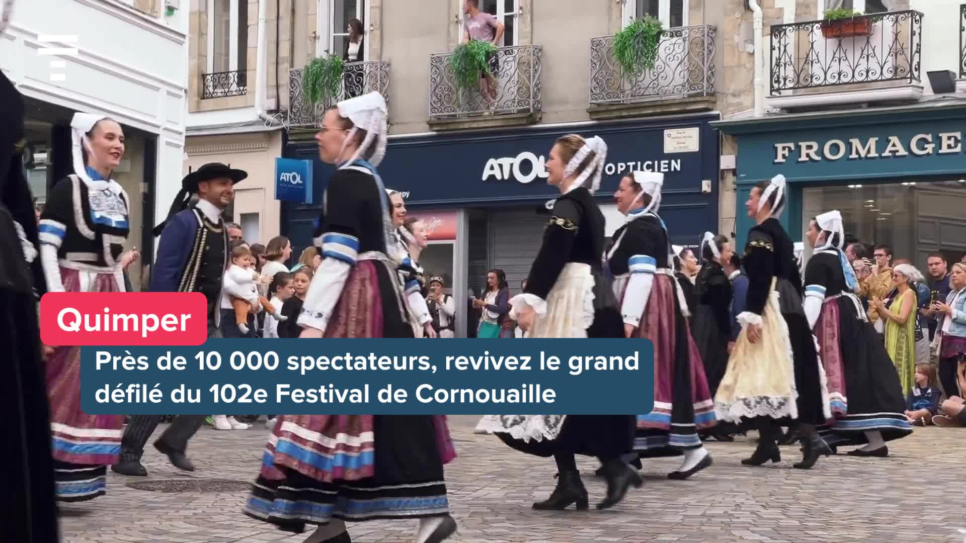 « Je ne raterais ça pour rien au monde » : au Festival de Cornouaille, le défilé a emporté la foule [Vidéo]