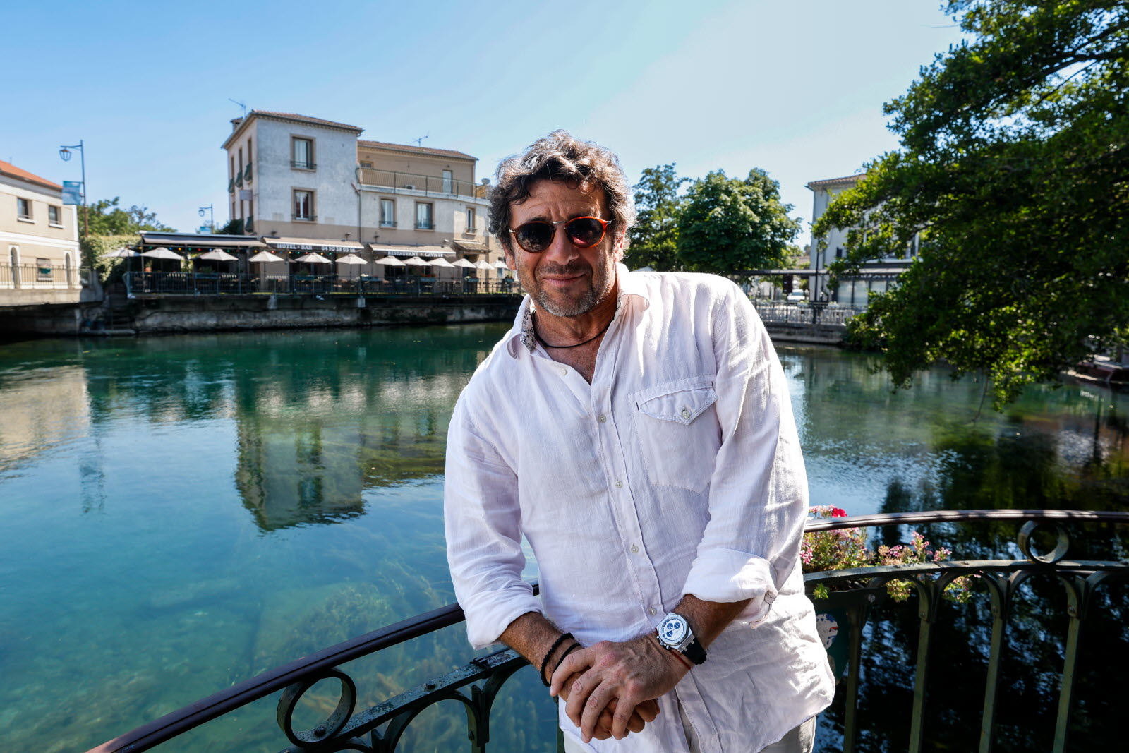 Patrick Bruel nous fait visiter son nouvel hôtel de luxe en exclusivité