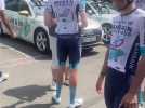 Les chasseurs d'autographes du Tour de France sont deja aux aguets.