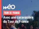Avec une caravanière du Tour de France