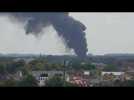 Un panache de fumée noire visible à des kilomètres : important incendie en Flandre