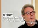Douglas Kennedy parrain d'une exposition sur le champagne à Epernay
