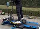 La police boraine teste un appareil inédit pour mesurer la vitesse des trottinettes et deux-roues