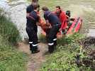 Gard : les pompiers s'entraînent à repêcher un corps dans l'eau