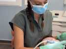 Elle chante pendant les soins : Ninon, la dentiste qui a fait The Voice