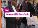 Romy arrive au défilé Pierre Cardin